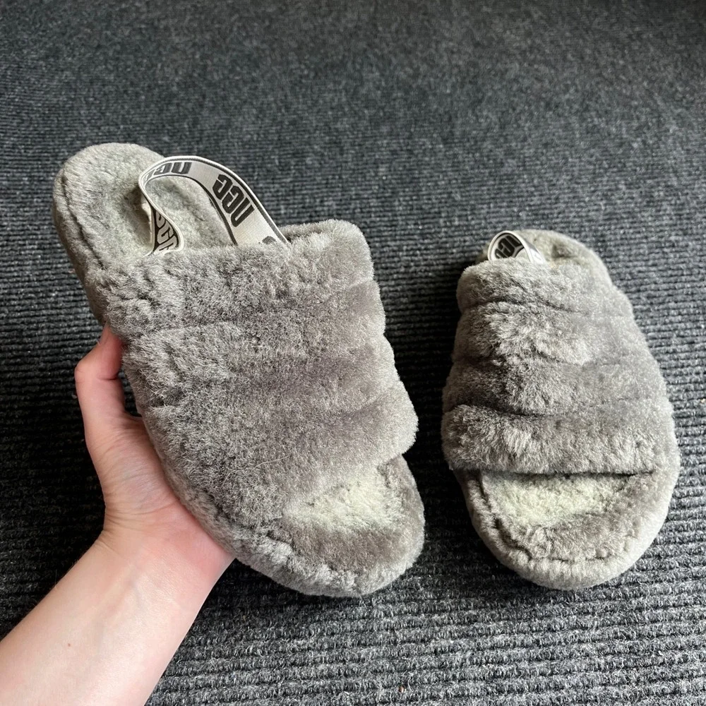 UGG Fluff Yeah Slide Kid Size 6 Charcoal Grey Sheepskin Elastic Slingback Sandal